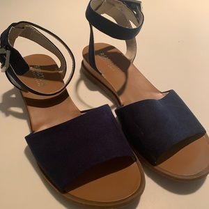 Kenneth Cole Reaction Jolly Low Wedge Sandal Womens